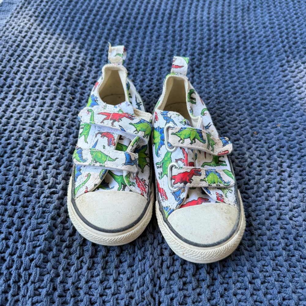 Converse Chuck Taylor All Star Infant Size 8 Dinosaur Print Low Top Sneakers